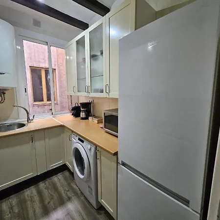 Family Flat Near Ramblas Bcn 5 * Barcelona