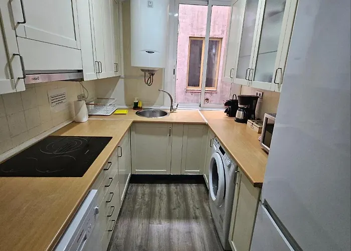 Apartment Five Family Flat Near Ramblas Barcelona